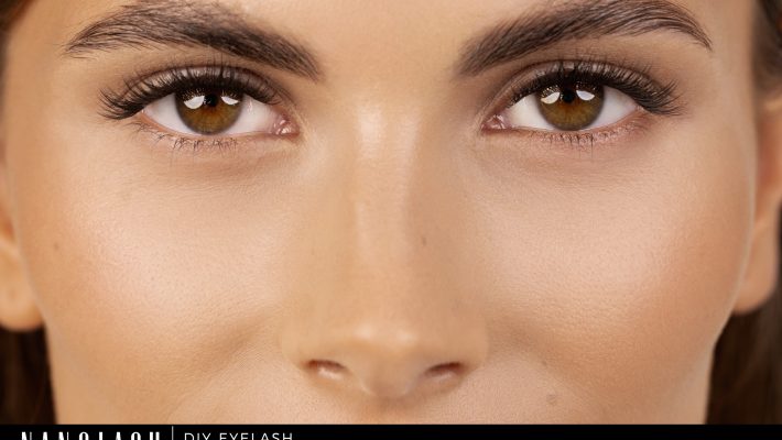 sztuczne rzęsy w kępkach z klejem